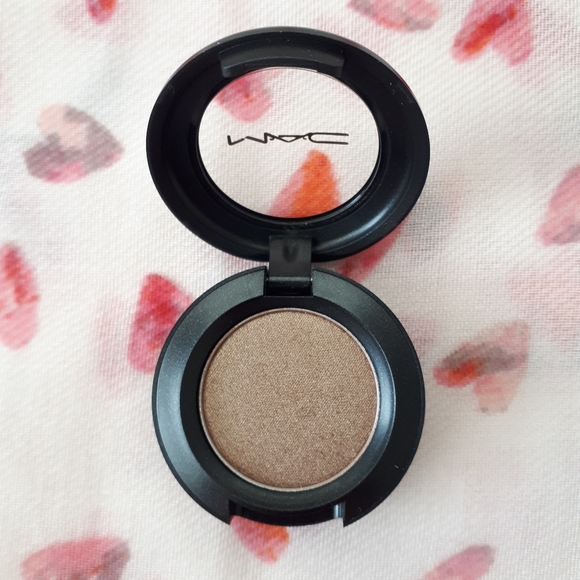 ⭐️HOST PICK⭐ MAC Cosmetics: Eye Shadow in Woodwinked - Picture 10 of 15